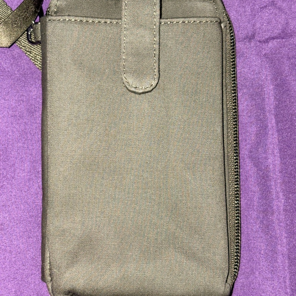 Vera Bradley RFID Smartphone Wristlet - Picture 4 of 8